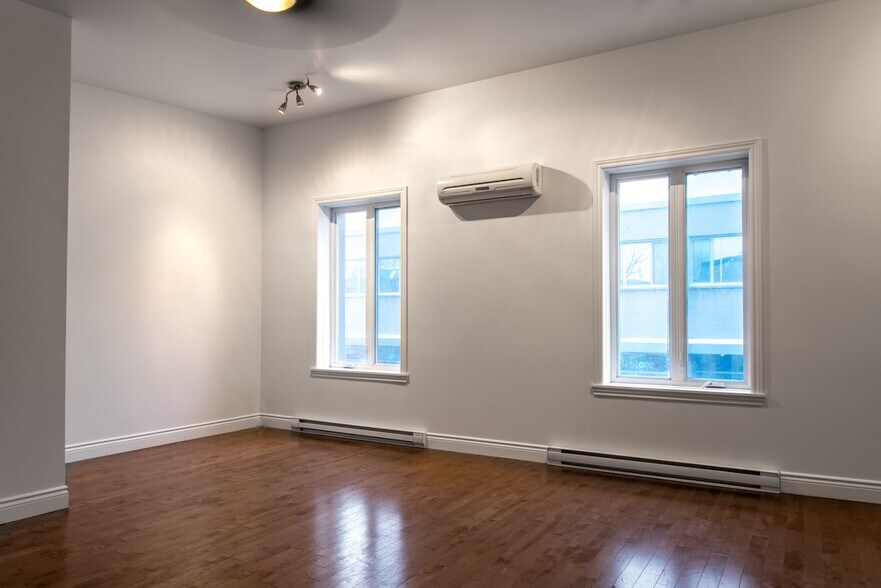 More Photos Of 4370-4372 Rue Notre-Dame O, Montréal Storefront Retail Residential For Sale