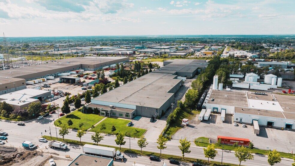 More Photos Of 9275 Boul Henri-Bourassa E, Montréal Light Distribution For Lease