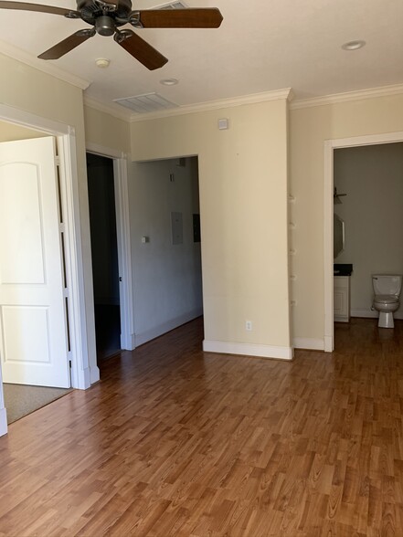 More Photos Of 12824 Willow Centre Dr, Houston Medical For Sale