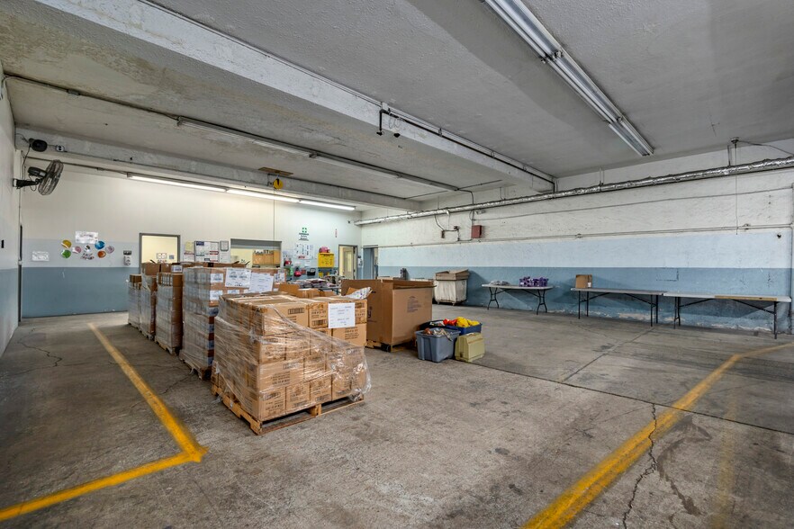 More Photos Of 419 W Market St, Sandusky Light Distribution For Sale