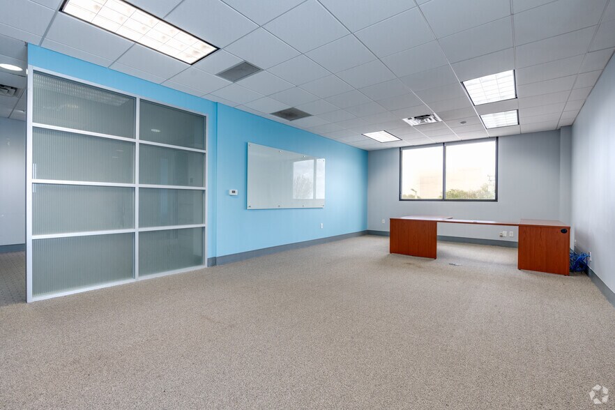 More Photos Of 3801 Hulen St, Fort Worth Office For Lease