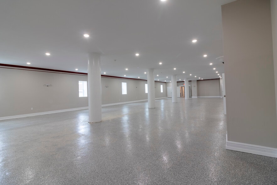 More Photos Of 2613 W Hunting Park Ave, Philadelphia Light Distribution For Lease