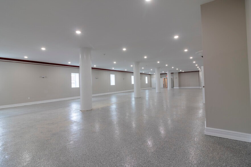 More Photos Of 2613 W Hunting Park Ave, Philadelphia Light Distribution For Lease