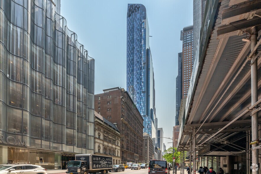 Primary Photo Of 157 W 57th St, New York Hotel For Lease