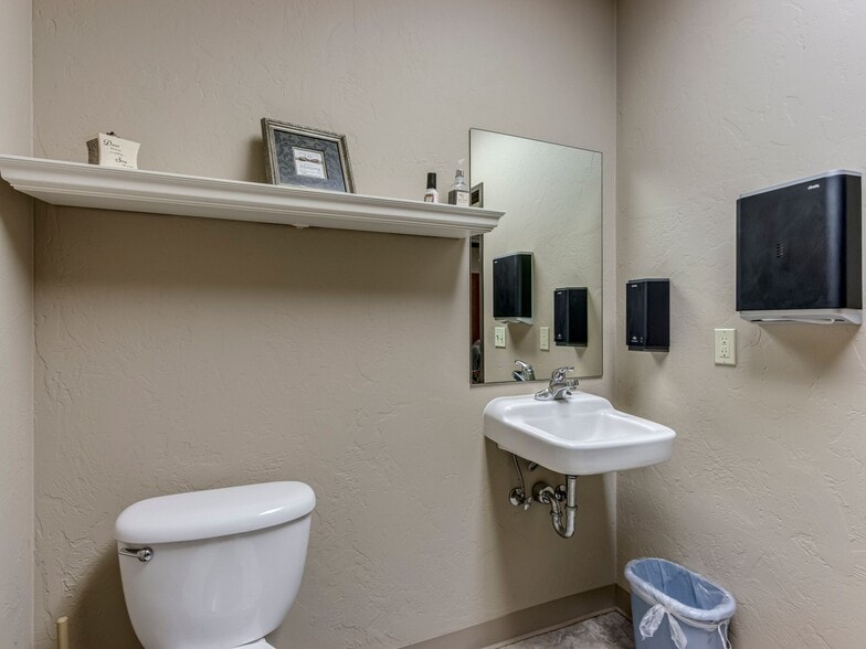 More Photos Of 9309 E Reno Ave, Midwest City Healthcare For Sale