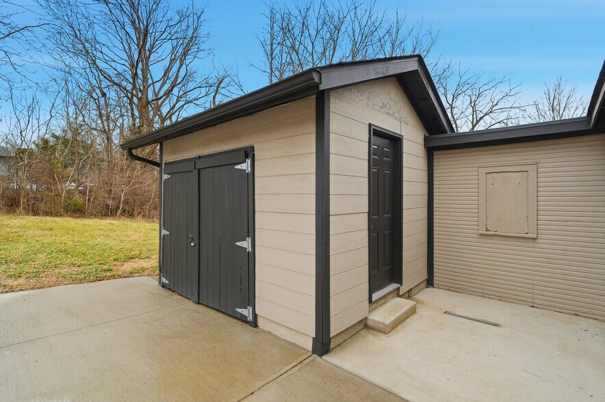 More Photos Of 520 N Broadway St, Lebanon Storefront For Sale