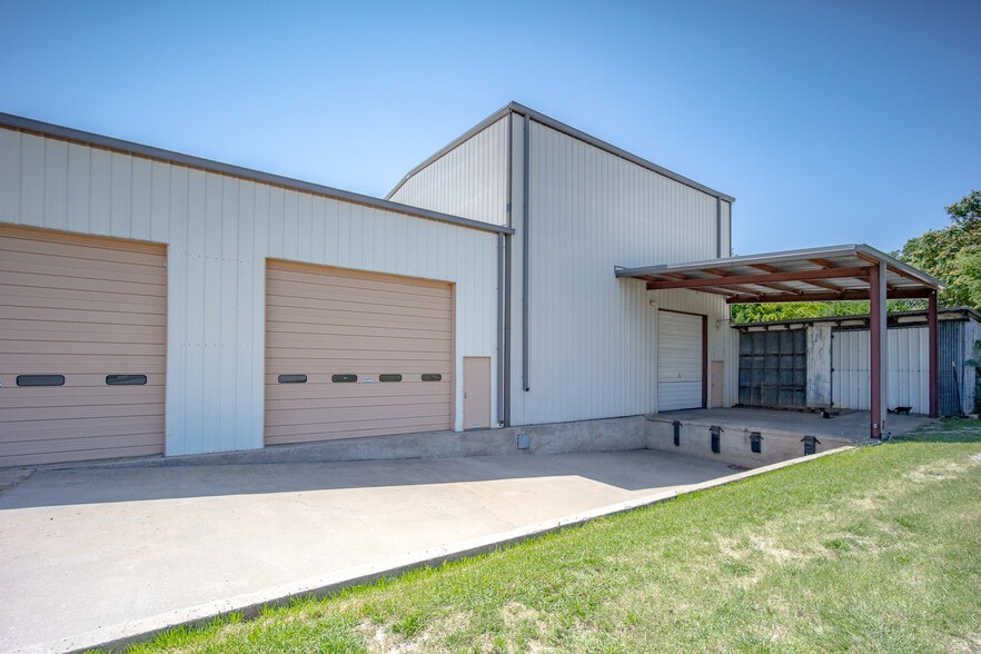 More Photos Of 6845 S Western Ave, Oklahoma City Distribution For Lease