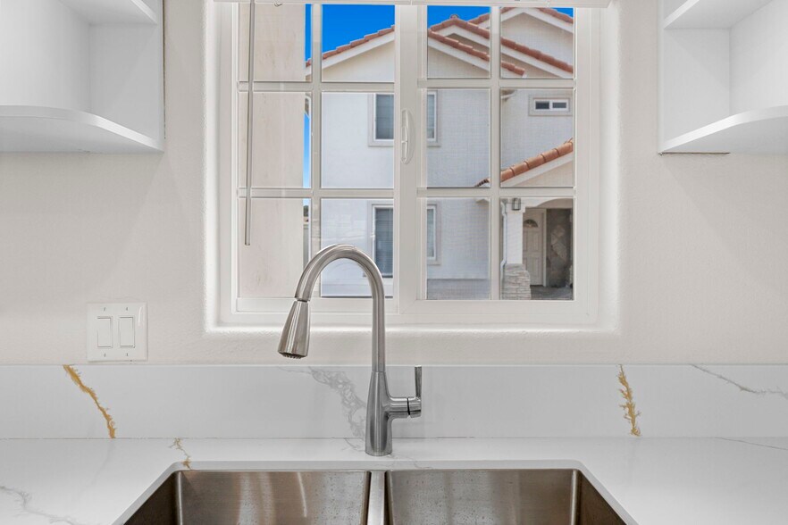 More Photos Of 1749 Dahlia Ave, San Diego Apartments For Sale