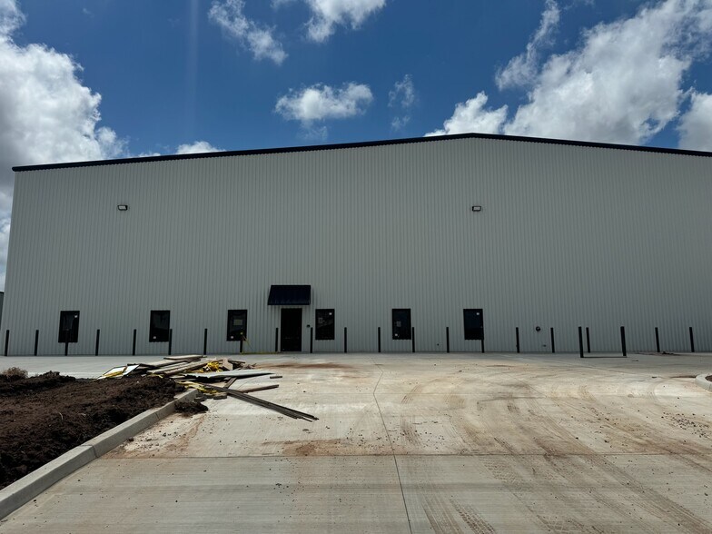 More Photos Of 2341 S Council Rd, Oklahoma City Warehouse For Lease