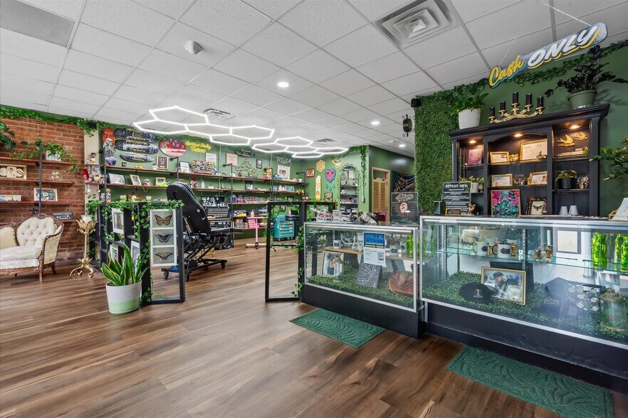 More Photos Of 453-463 S Thompson Ave, Excelsior Springs Storefront Retail Office For Sale