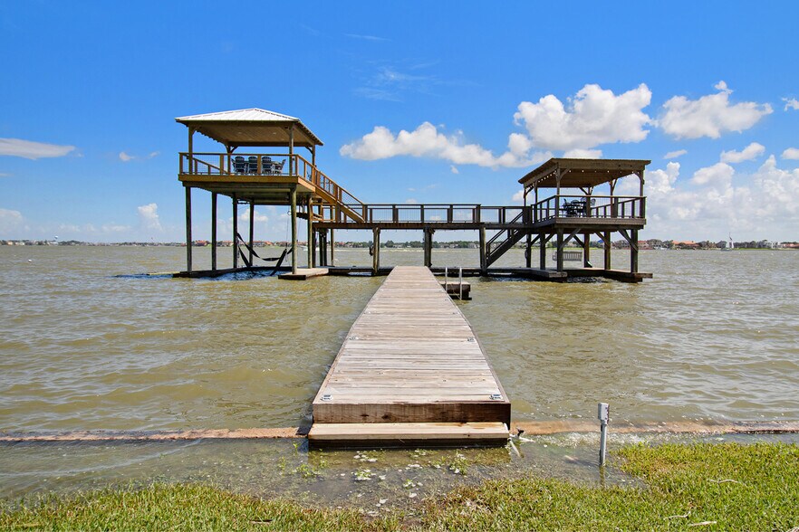 More Photos Of 3821 Nasa Pky, El Lago Lodge Meeting Hall For Sale