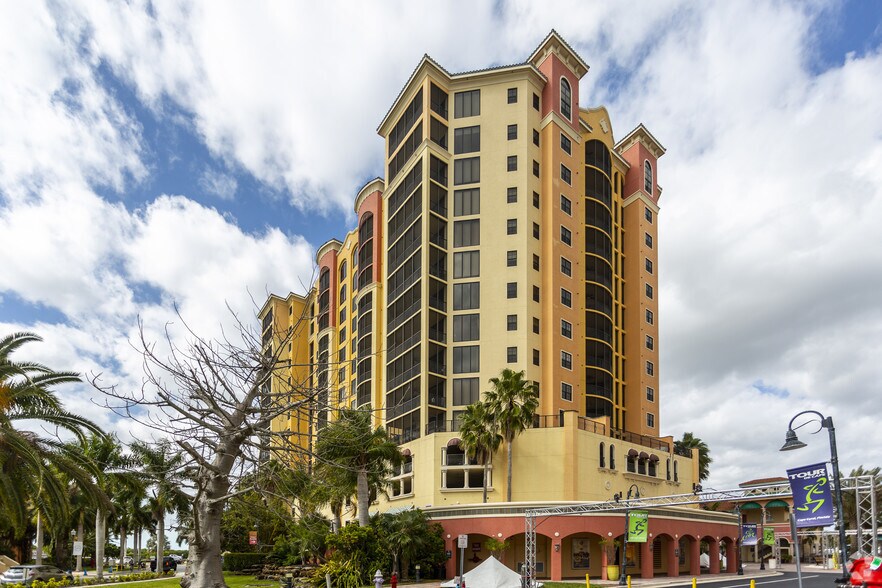 More Photos Of 5781 Cape Harbour Dr, Cape Coral Apartments For Lease