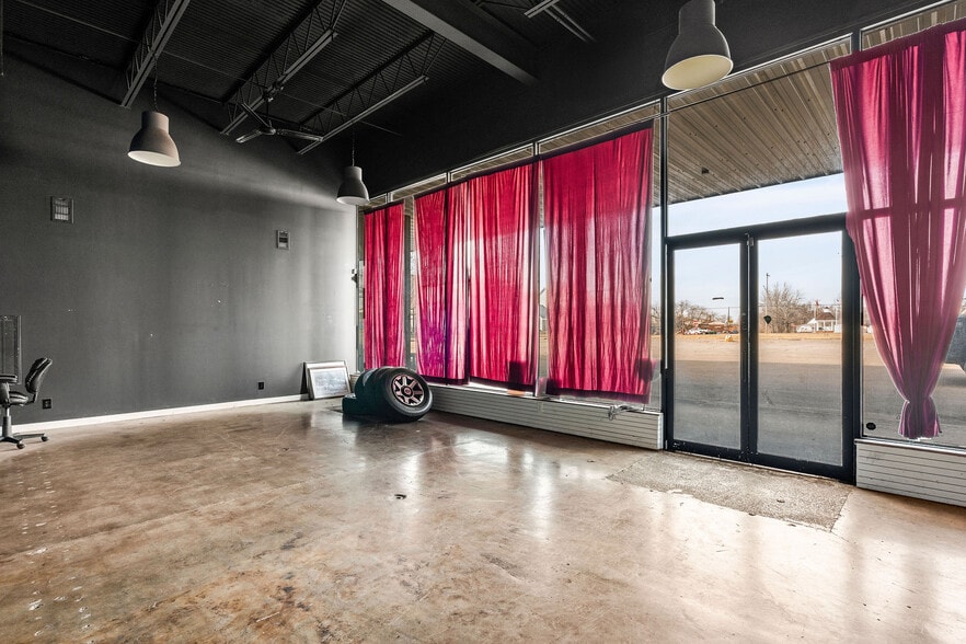 More Photos Of 1111-1115 Donelson Ave, Old Hickory Showroom For Lease