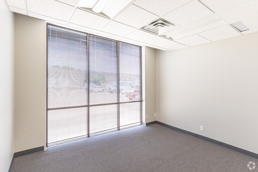 More Photos Of 2515 Willowbrook Rd, Dallas Warehouse For Lease