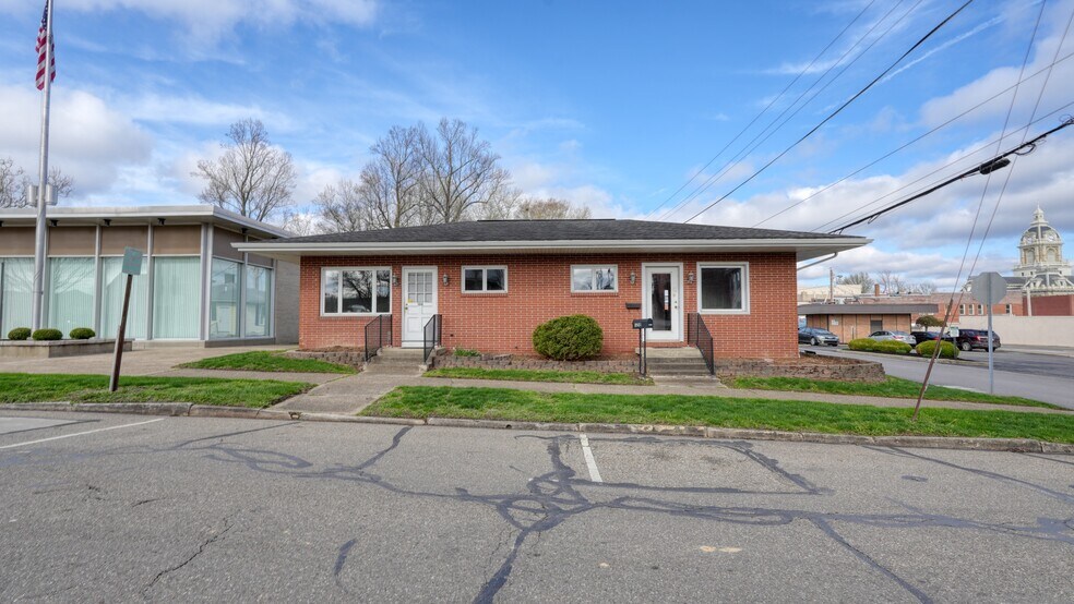 Primary Photo Of 126 S 9th St, Cambridge Office For Lease