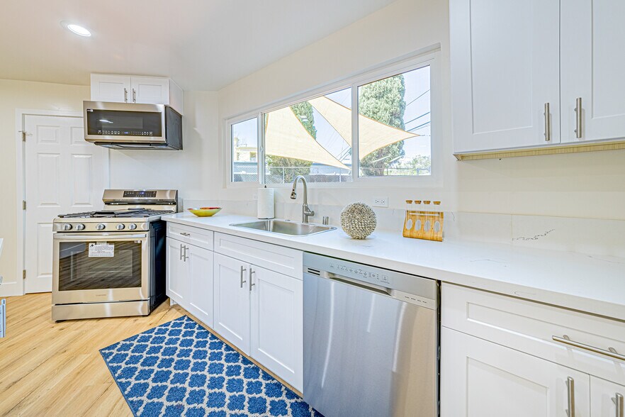 More Photos Of 5633 La Mirada Ave, Los Angeles Apartments For Sale