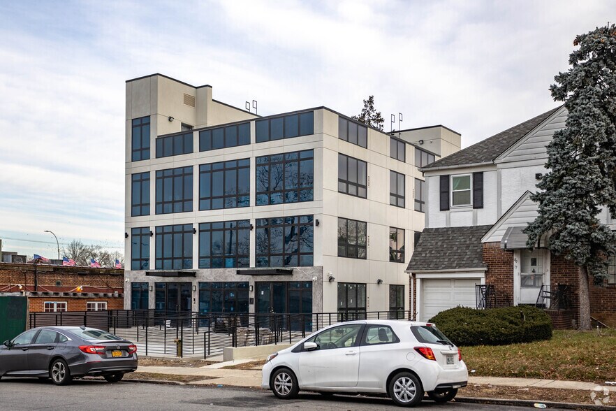 More Photos Of 8015 188th St, Hollis Medical For Lease