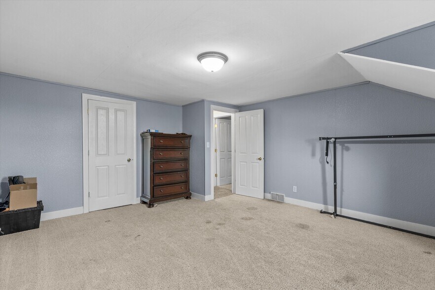 More Photos Of N8240 County Hwy E, Watertown Bar For Sale