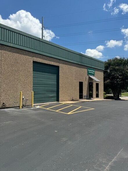 More Photos Of 632 Ralph Ablanedo Dr, Austin Showroom For Lease