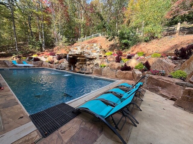 More Photos Of 2003 Bend of the Riv, Hiawassee Specialty For Sale