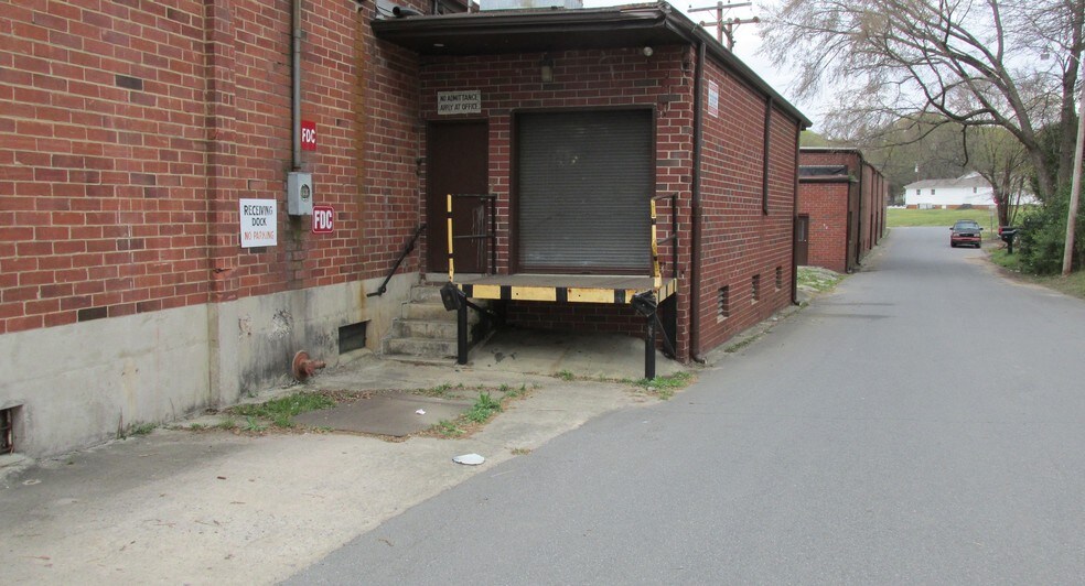 More Photos Of 138 Buffalo Ave, Concord Warehouse For Lease