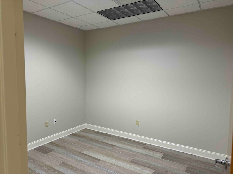 More Photos Of 897 Von Kolnitz Rd, Mount Pleasant Medical For Lease