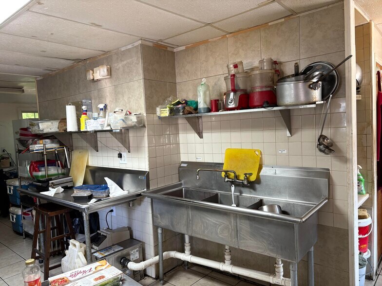 More Photos Of 125 Yantic Rd, Norwich Restaurant For Sale