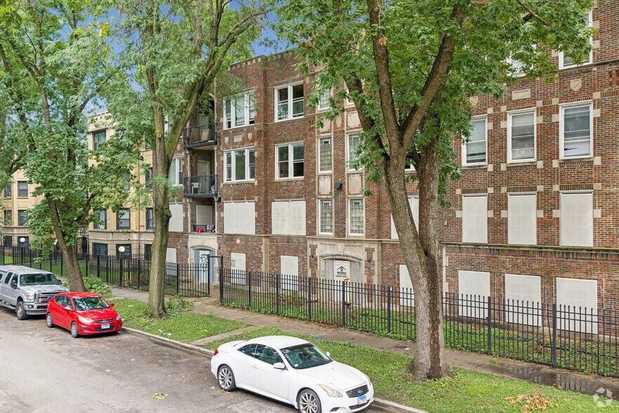 More Photos Of 7549 S Kingston Ave, Chicago Apartments For Sale
