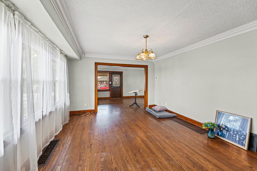 More Photos Of 347 Lawn Ave, Kansas City Apartments For Sale