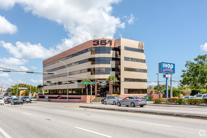 More Photos Of 351 NW Le Jeune Rd, Miami Medical For Lease
