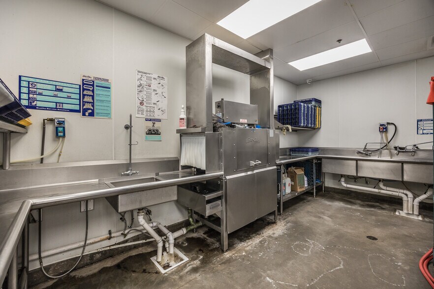 More Photos Of 7609 Hillside Rd, Amarillo Freestanding For Lease