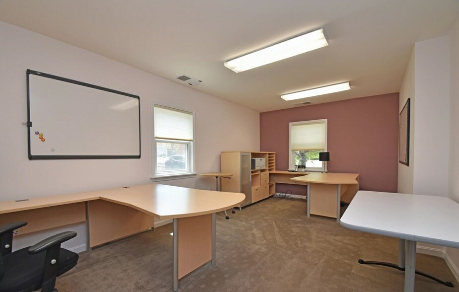 More Photos Of 322 E Main St, Batavia Office For Sale