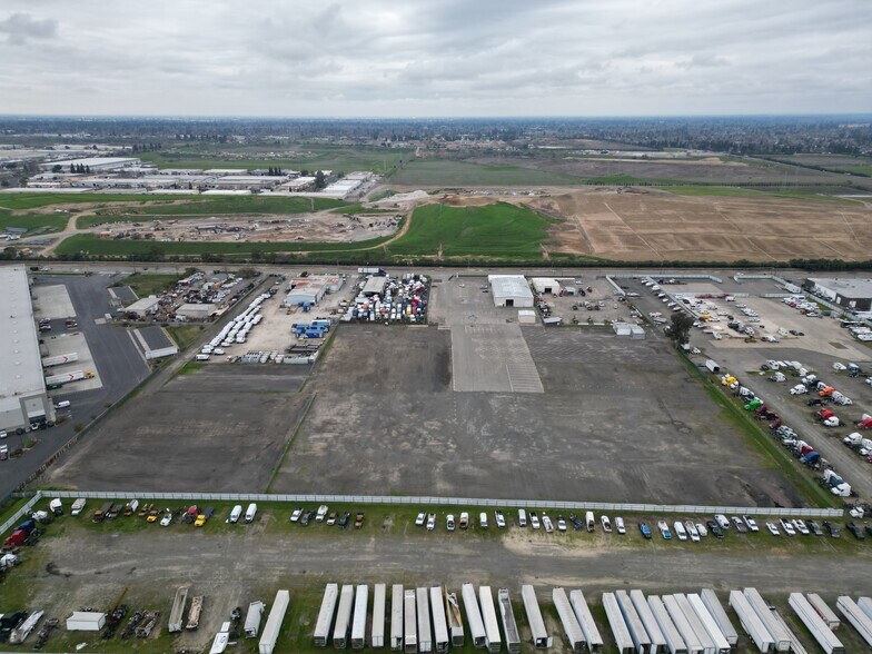 More Photos Of 8732 Fruitridge Rd, Sacramento Warehouse For Lease