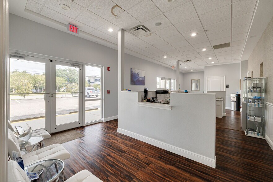 More Photos Of 1033 West Bay Dr, Largo Office For Lease