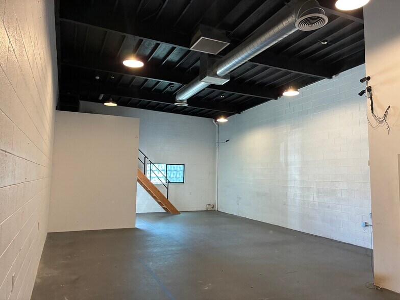 More Photos Of 3307 W Burbank Blvd, Burbank Loft Creative Space For Lease