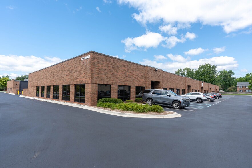 More Photos Of 21455 Melrose Ave, Southfield Unknown For Lease