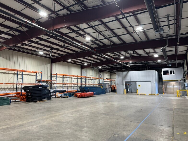 More Photos Of 97 N Hatfield Rd, Hatfield Warehouse For Lease