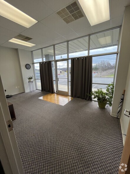 More Photos Of 2016-1-8 Highway 75, Blountville Office For Lease