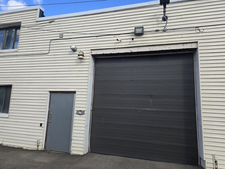 More Photos Of 2103 MacKenna Ave, Niagara Falls Warehouse For Sale