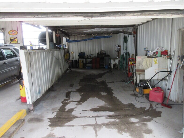 More Photos Of 526 S Phillips St, Algona Auto Repair For Sale