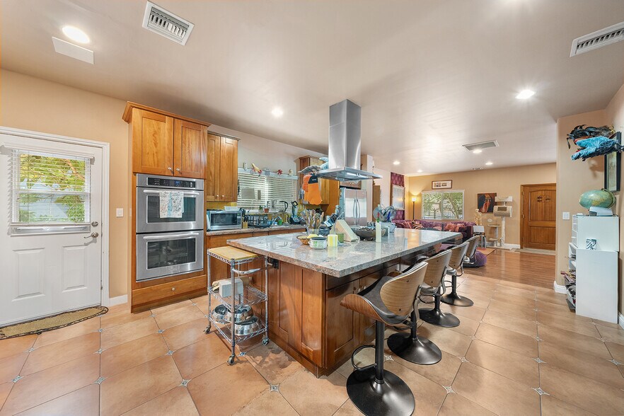 More Photos Of 2516 Elsinore St, Los Angeles Multifamily For Sale