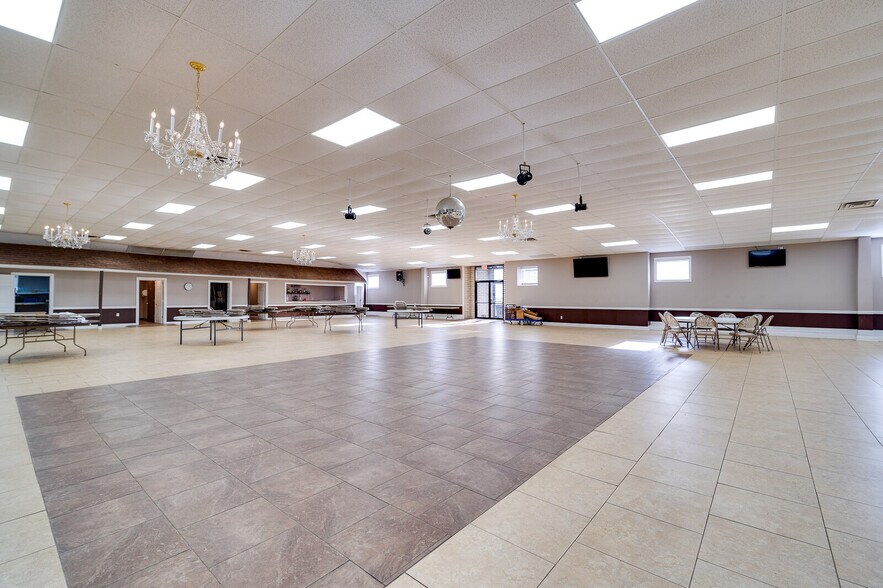 More Photos Of 6962 Coles Rd, Middletown General Retail For Sale