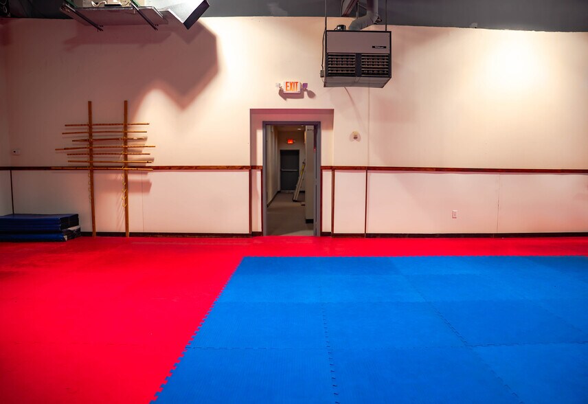 More Photos Of 239 Maxwell Ave, Greenwood General Retail For Sale