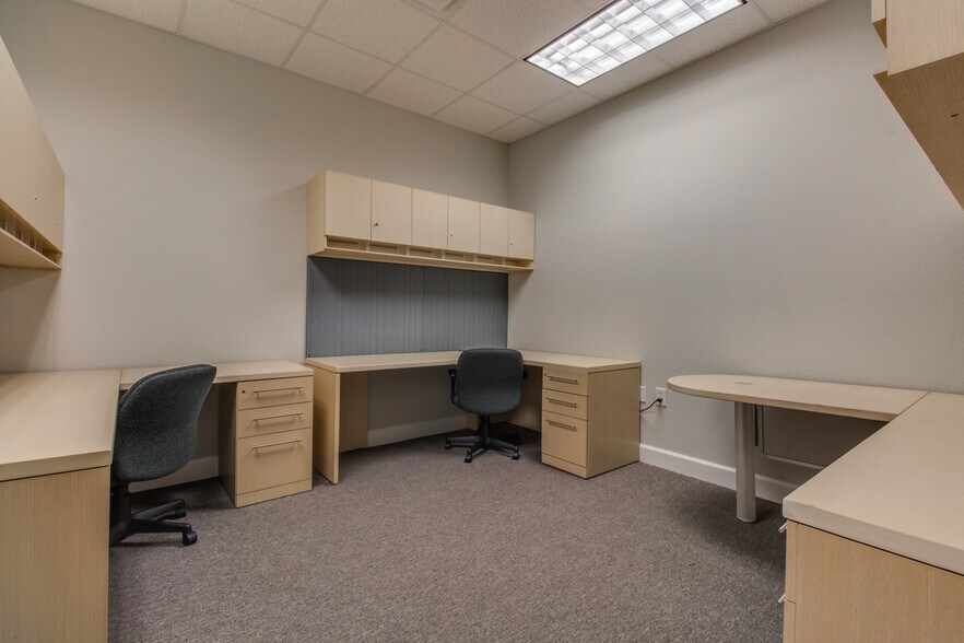 More Photos Of 830 Julie Rivers Dr, Sugar Land Medical For Sale