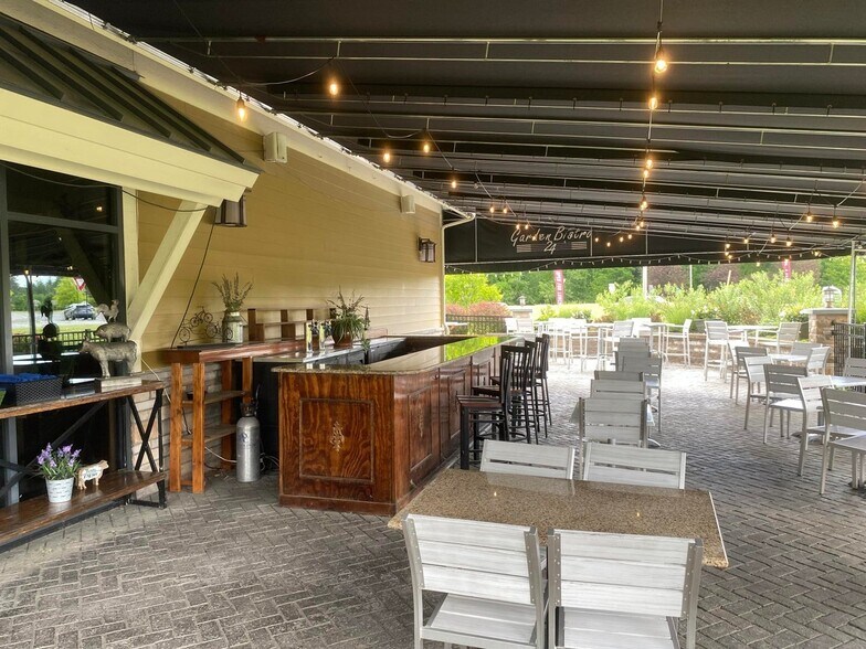 More Photos Of 5 Vista Blvd, Slingerlands Restaurant For Sale