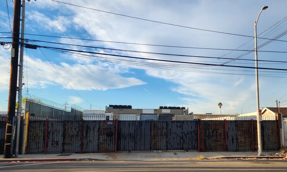 More Photos Of 11019 Penrose St, Sun Valley Manufacturing For Sale