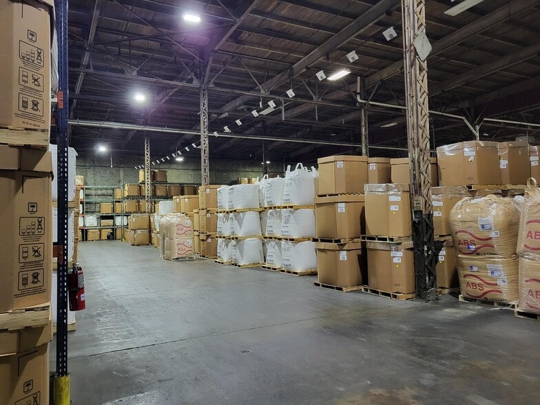 More Photos Of 1564 Firestone Pky, Akron Warehouse For Lease