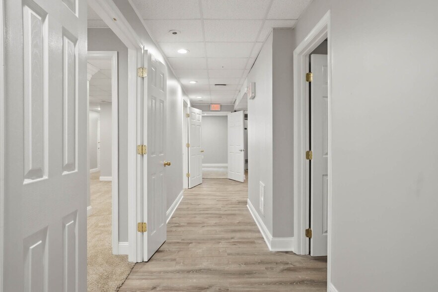 More Photos Of 1662 Village Green, Crofton Office For Lease