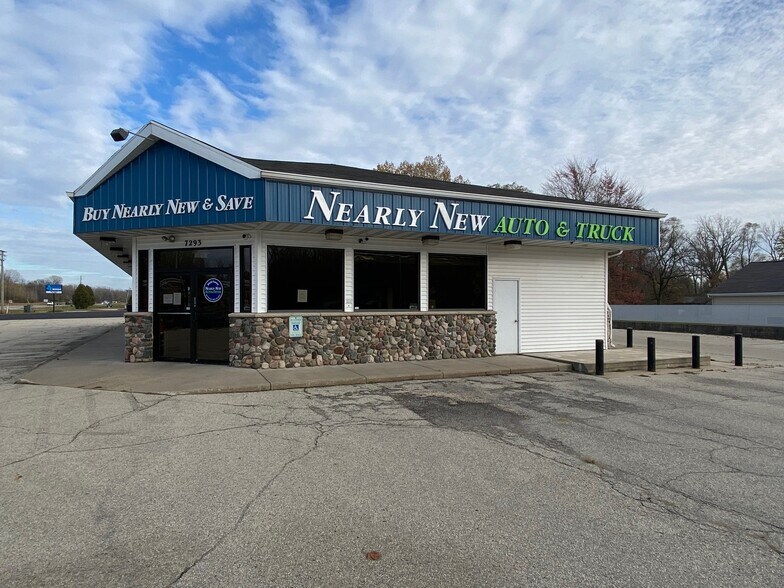 Primary Photo Of W7293 US Highway 10 114, Menasha Auto Dealership For Sale