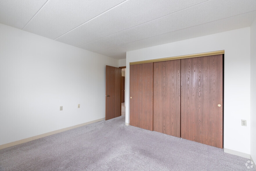 More Photos Of 985 Ivy Ave E, Saint Paul Apartments For Sale
